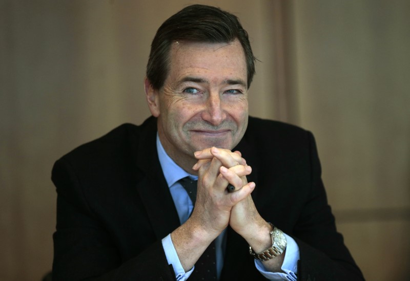 © Reuters. FILE PHOTO -  Financial Times CEO John Ridding reacts during an interview with Reuters at the Financial Times headquarters in London