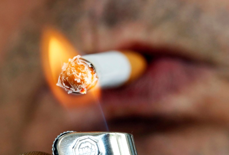 © Reuters. دراسة تحذر: التدخين يزيد خطر الإصابة بالرجفان الأذيني
