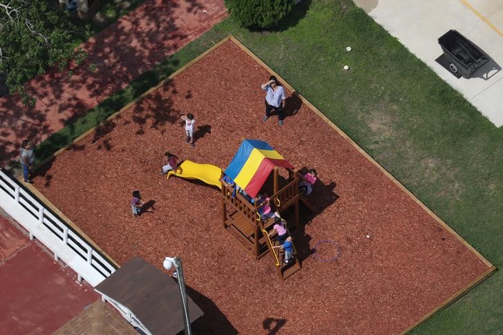 © Reuters. Filhos de imigrantes em abrigo no Texas