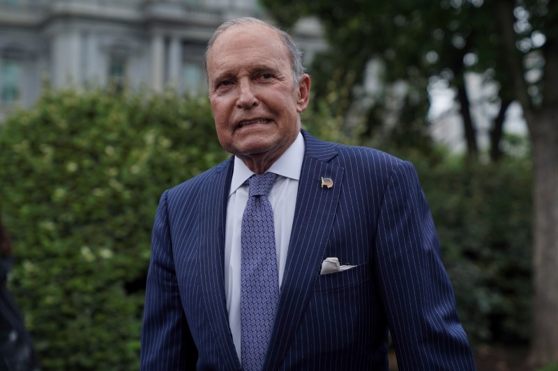 © Reuters. Director of the National Economic Council Larry Kudlow takes questions from reporters at the White House in Washington