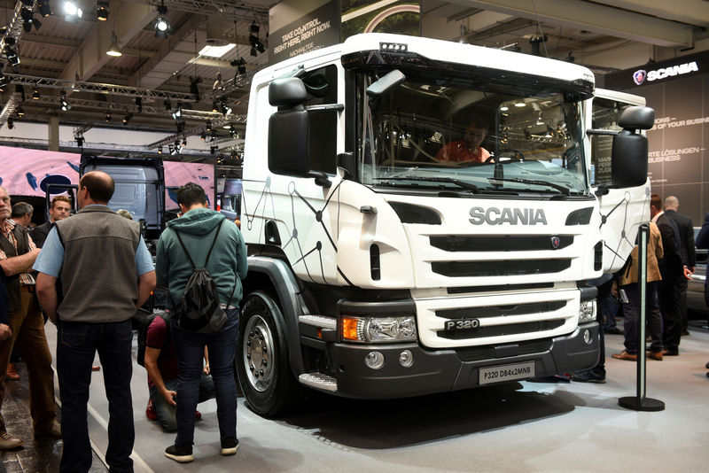 © Reuters. FILE PHOTO: IAA truck show in Hanover