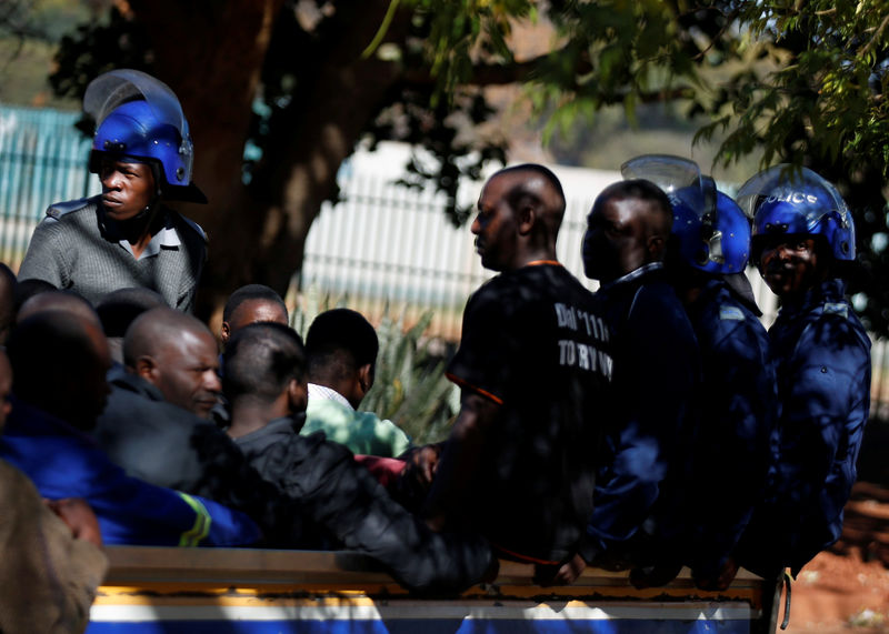© Reuters. Some of the 16 people detained after police sealed off the building of Opposition Movement for Democratic Change (MDC) on Thursday, appear in court in the capital Harare