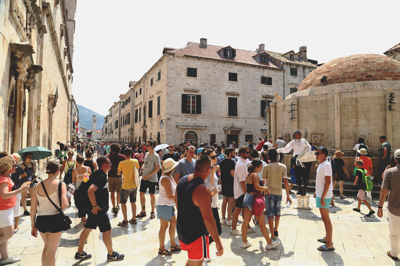 © Reuters. مدينة دوبروفنيك الكرواتية تقيد عدد السياح لمواجهة الزحام