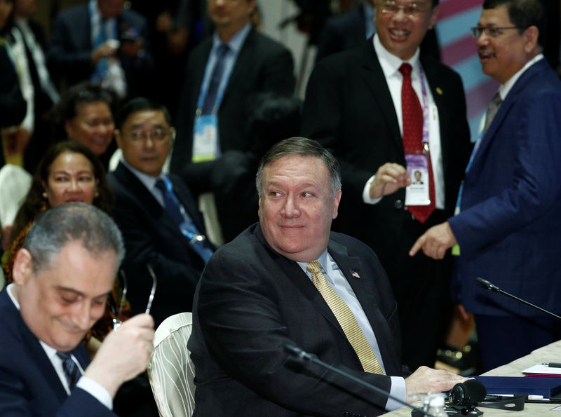 © Reuters. El secretario de Estado de Estados Unidos, Mike Pompeo, asiste a la Octava Reunión Cumbre de Ministros de Relaciones Exteriores de Asia Oriental en Singapur