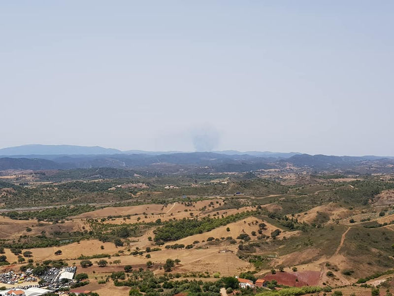 © Reuters. A smoke is seen above Monchique