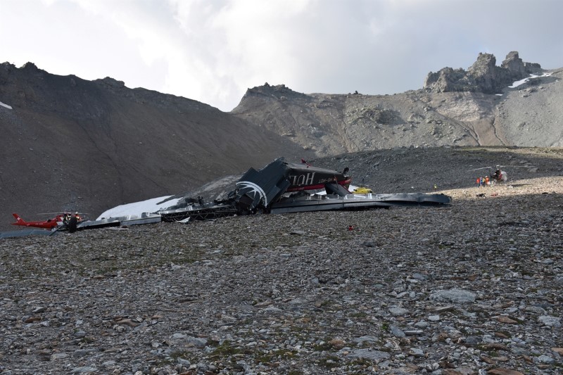 © Reuters. مقتل 20 في سقوط طائرة في جبال الألب بسويسرا