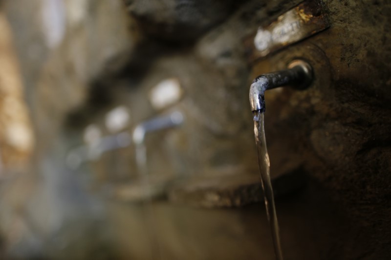 © Reuters. RESTRICTIONS D'EAU DANS 39 DÉPARTEMENTS