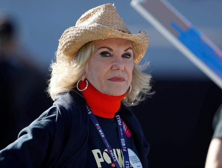 © Reuters. Elaine Wynn, ex-wife of casino owner Steve Wynn, is shown during a Women's March rally in Las Vegas