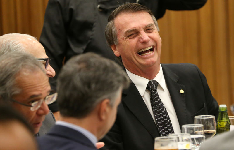 © Reuters. Candidato do PSL à Presidência, Jair Bolsonaro, durante almoço na Firjan