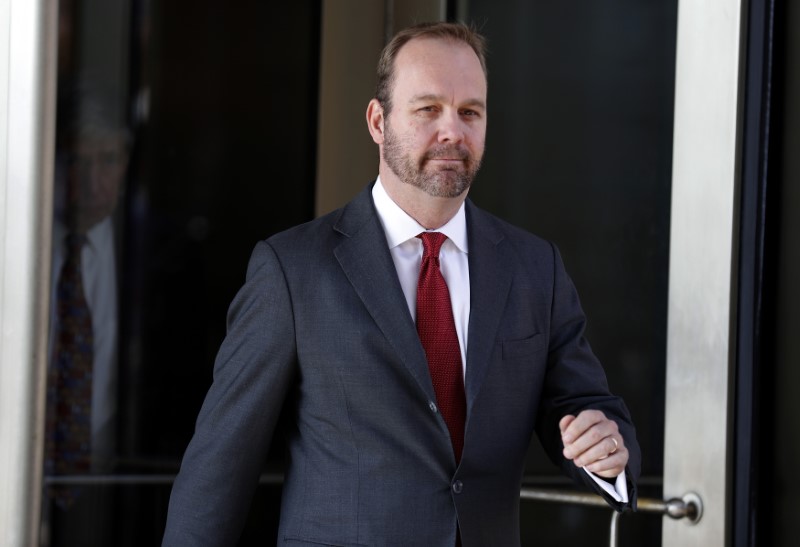 © Reuters. Rick Gates deixa audiência em Washington