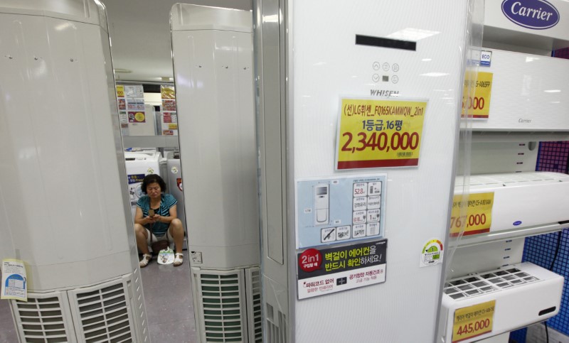 © Reuters. كوريا الجنوبية تخفف عبء فواتير الكهرباء على الأسر رغم الحر الشديد