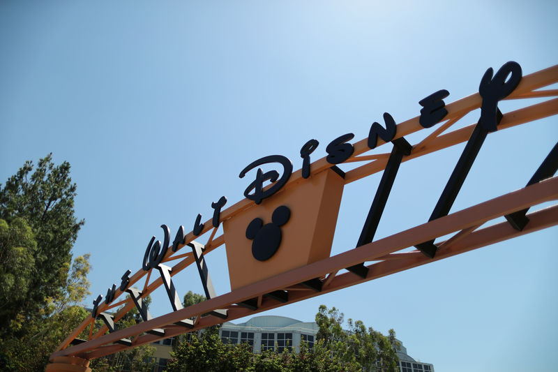 © Reuters. The entrance to Walt Disney studios is seen in Burbank