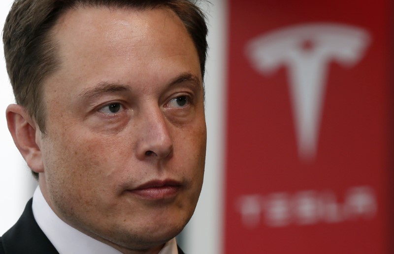 © Reuters. Musk dice que sacar a Tesla de bolsa es el "mejor camino"