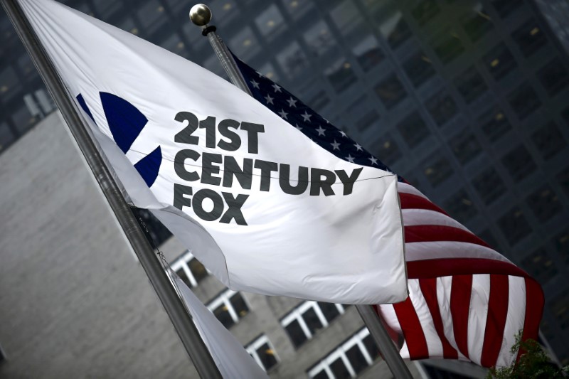 © Reuters. FILE PHOTO: The flag of the Twenty-First Century Fox Inc is seen waving at the company headquarters in the Manhattan borough in New York