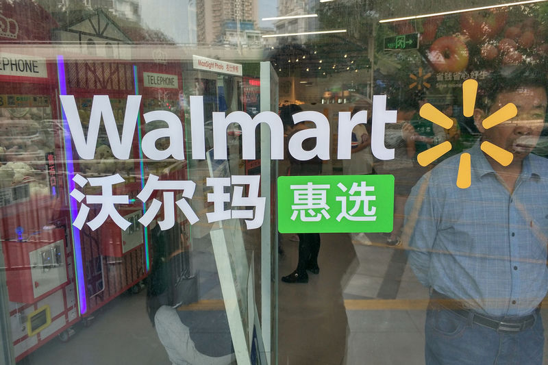 © Reuters. FILE PHOTO: Sign of Walmart Inc. is seen at its supermarket in Shenzhen