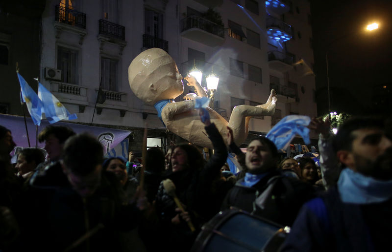 © Reuters. El Senado argentino rechaza proyecto que buscaba legalizar el aborto