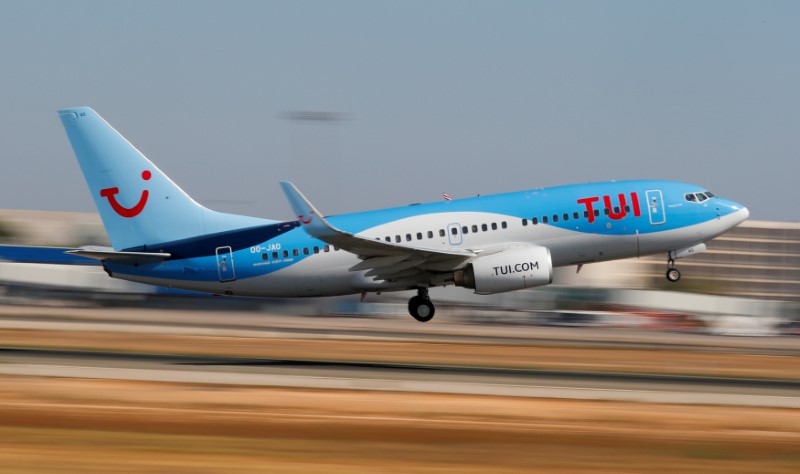 © Reuters. FILE PHOTO: A TUI fly Belgium Boeing 737 airplane takes off from the airport in Palma de Mallorca
