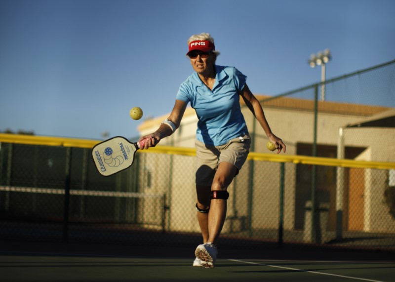 © Reuters. Barb Wald, 66, plays pickleball in Sun City
