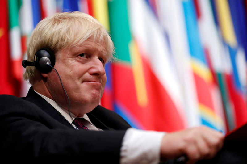 © Reuters. Los conservadores británicos investigarán a Johnson por comentarios sobre el burka