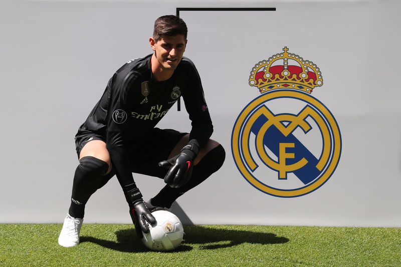 © Reuters. Courtois dice que rechazó "mejores ofertas" para unirse al Real Madrid