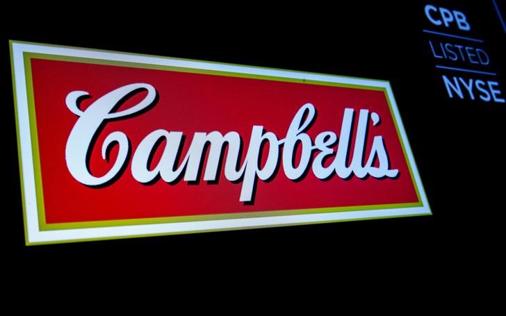 © Reuters. The logo and ticker for Campbell Soup Co. are displayed on a screen on the floor of the NYSE in New York
