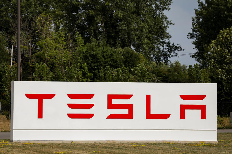 © Reuters. A sign is seen outside the Tesla Inc. Gigafactory 2, which is also known as RiverBend, a joint venture with Panasonic to produce solar panels and roof tiles in Buffalo, New York