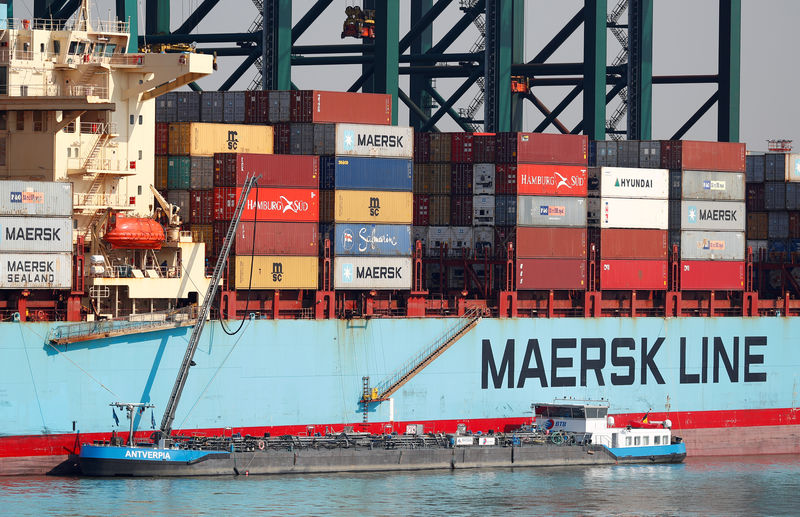 © Reuters. Navio da Maersk no porto de Antwerp, Bélgica