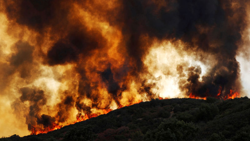 © Reuters. Incêndio em Lakeport, na Califórnia