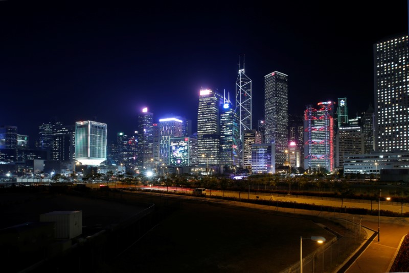 © Reuters. An evening view of the financial Central district in Hong Kong