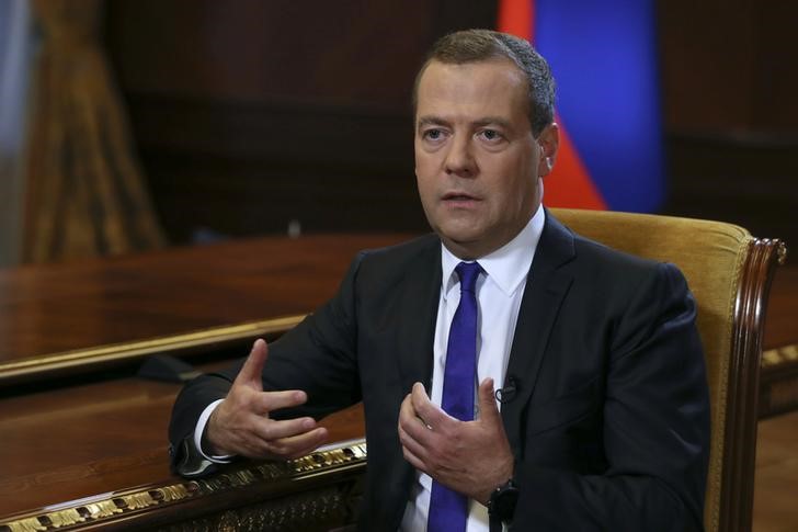 © Reuters. Russian PM Medvedev speaks during an interview with Russia's Kommersant newspaper at the Gorki state residence outside Moscow