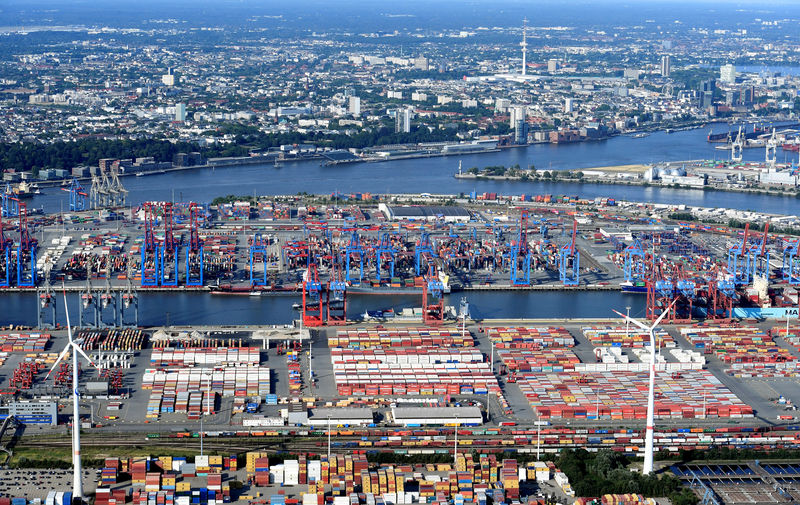 © Reuters. Aerial view of containers at a loading terminal in the port of Hamburg