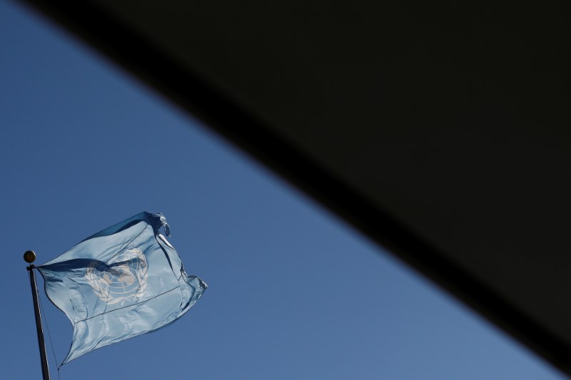 © Reuters. Флаг ООН у штаб-квартиры организации в Нью-Йорке