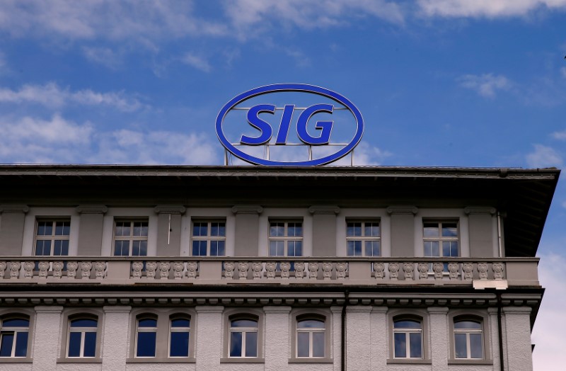 © Reuters. Logo of SIG Combibloc Group is seen in Neuhausen