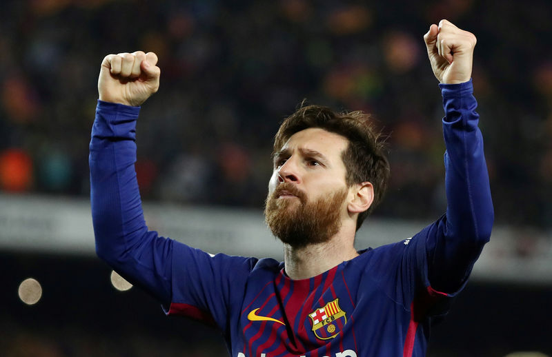 © Reuters. Messi sucederá a Iniesta como capitán del Barcelona