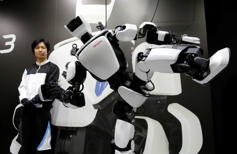 © Reuters. Robô humanóide de terceira geração em exibição em Tóquio