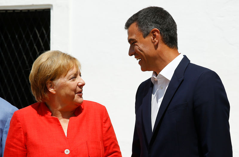 © Reuters. Merkel y Sánchez quieren mayor cooperación con Marruecos para paliar crisis migratoria