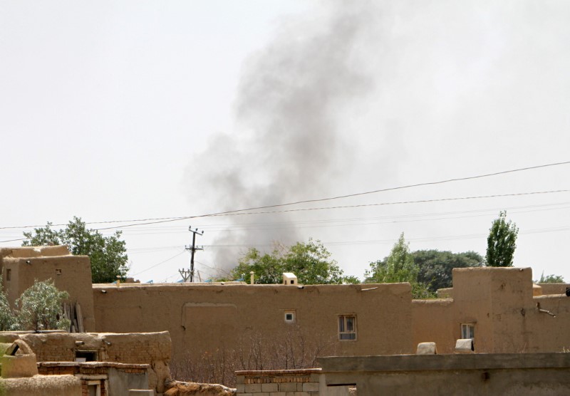 © Reuters. استمرار الاشتباكات مع طالبان حول مدينة غزنة جنوبي العاصمة الأفغانية