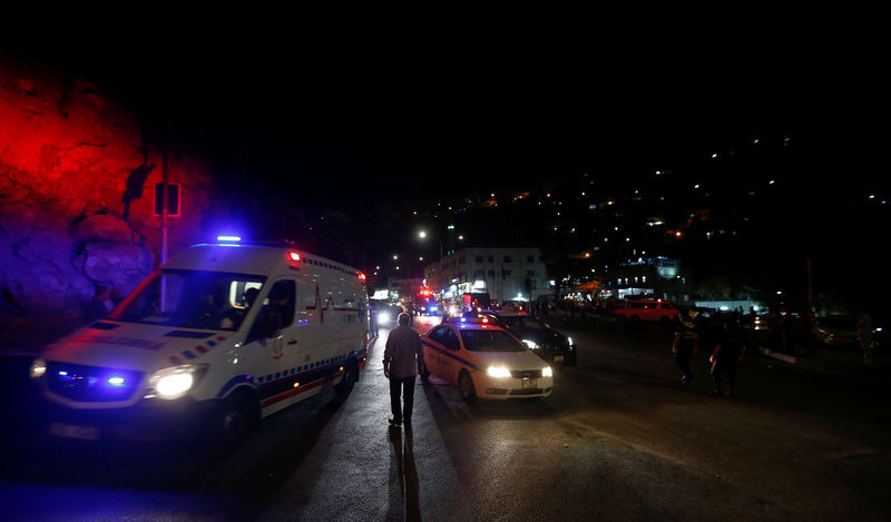 © Reuters. الأردن يقول ثلاثة أشخاص قتلوا في مداهمة الشرطة لمنزل يؤوي مسلحين
