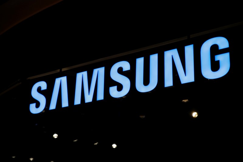 © Reuters. Samsung logo as seen during Galaxy Note 8 consumer launch event in Jakarta