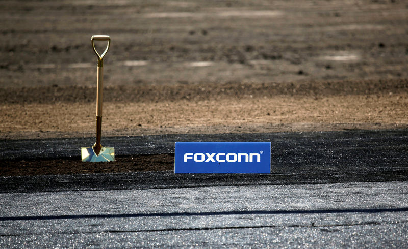 © Reuters. FILE PHOTO: Shovel and FoxConn logo are seen before the arrival of U.S. President Donald Trump for the Foxconn Technology Group groundbreaking ceremony in Mount Pleasant