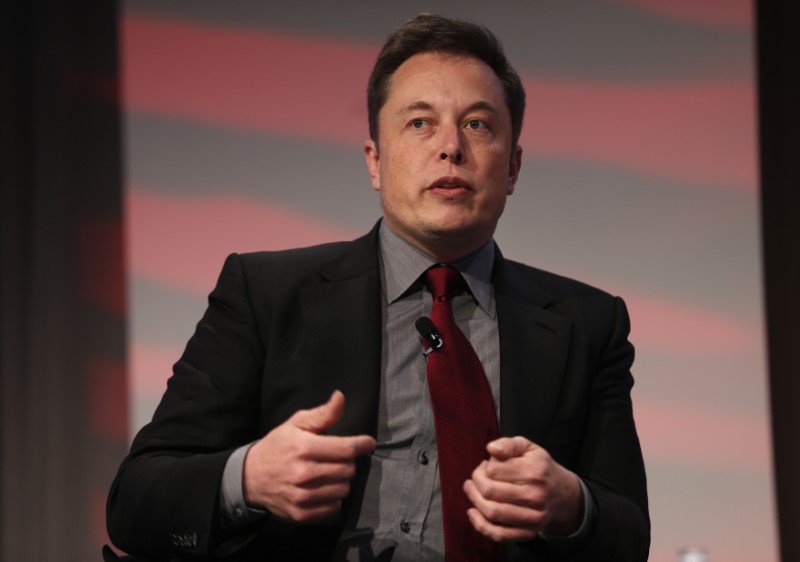 © Reuters. Musk dice que el fondo soberano saudí apoya sacar a Tesla de bolsa