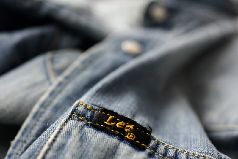 © Reuters. FILE PHOTO: The label of a denim shirt of U.S. company Lee is photographed at a denim store in Frankfurt