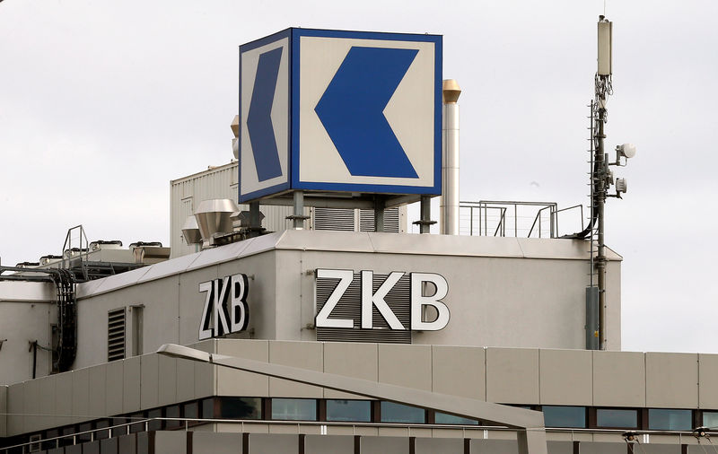 © Reuters. FILE PHOTO: The logo of Swiss Zuercher Kantonalbank (ZKB) is seen at an office building in Zurich