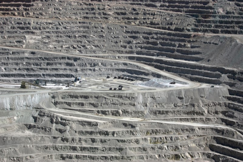 © Reuters. FILE PHOTO: A view of the BHP Billiton's Escondida, the world's biggest copper mine, in northern Chile, in Antofagasta
