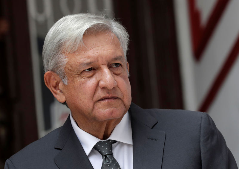 © Reuters. López Obrador prevé invertir 2.630 millones de dólares en modernizar refinerías de Pemex