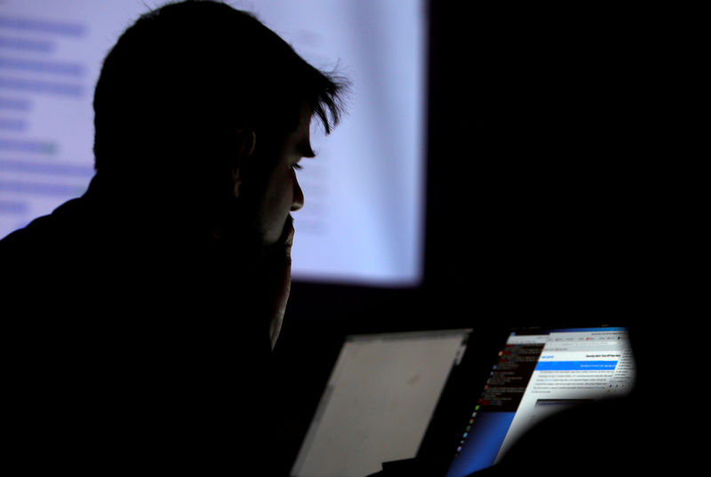 © Reuters. FILE PHOTO: A man takes part in a hacking contest during the Def Con hacker convention in Las Vegas