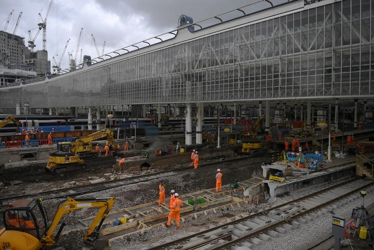 © Reuters. Workers carry out engineering works at Waterloo rail station, in central London