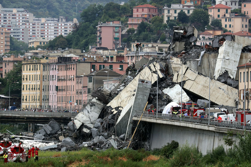 © Reuters. Trecho que desabou da ponte Morandi, em Gênova