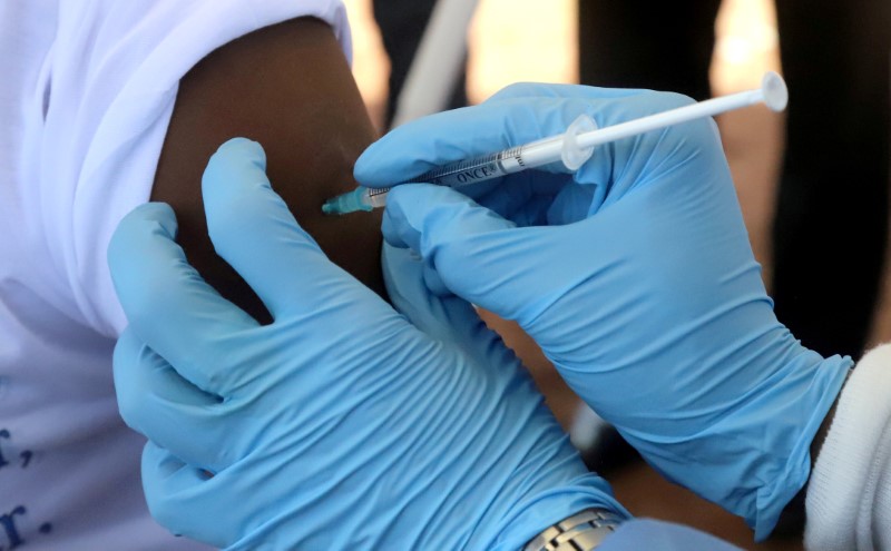 © Reuters. الكونجو الديمقراطية تبدأ علاجا تجريبيا للإيبولا