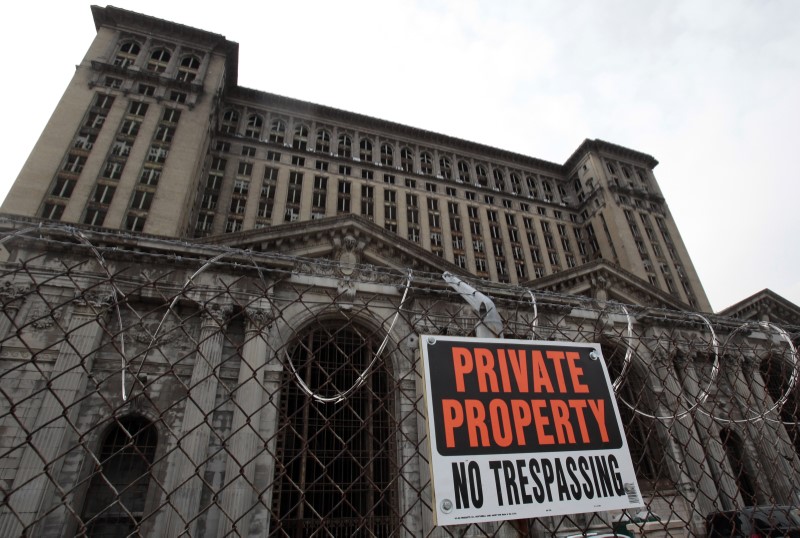 © Reuters. FILE PHOTO: The Michigan Central Train depot sits vacant  just west of downtown Detroit, Michigan